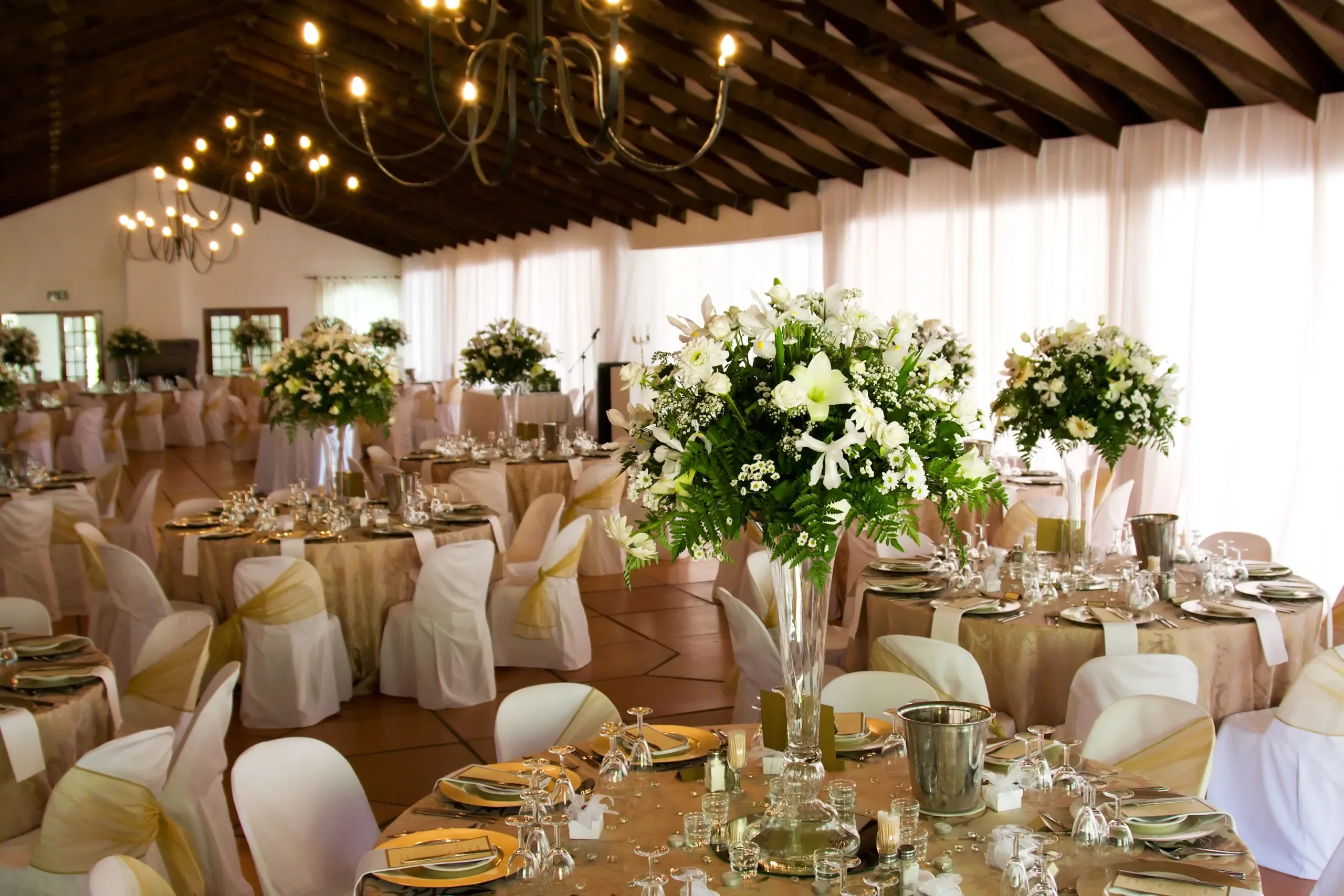 Luxury Indoor Premium plate service Texas Cater and beautiful wedding decor Luxury-Indoor-Premium-plate-service-Texas-Cater-and-beautiful-wedding-decor